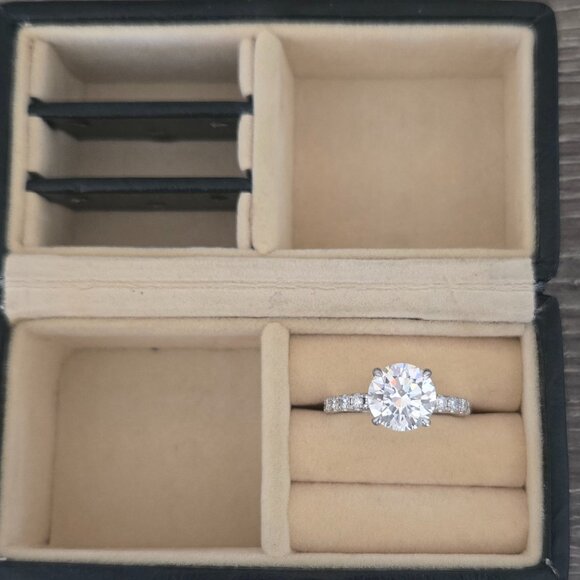 Diamond engagement ring 2.5 carats